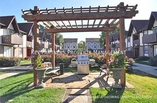 6212 Robinson St #3 — Photo 13
