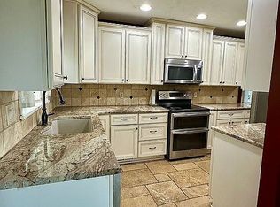 1009 S Madison St, Papillion, NE 68046