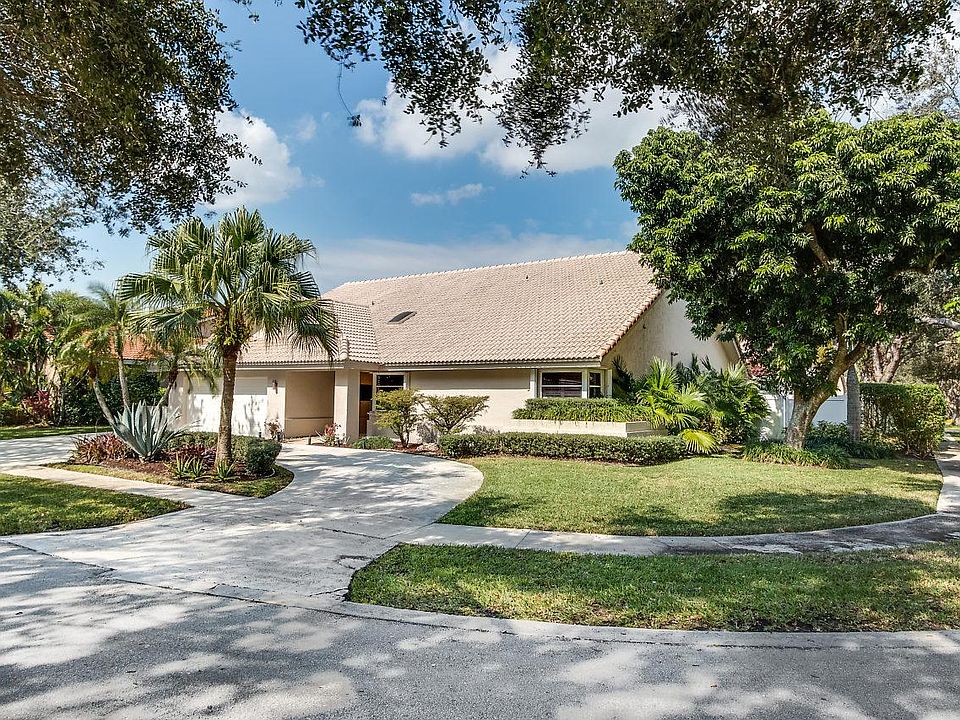 Updated Colonnade 4/2.1 pool home with fenced backyard on oversized interior corner lot in central Boca Raton.