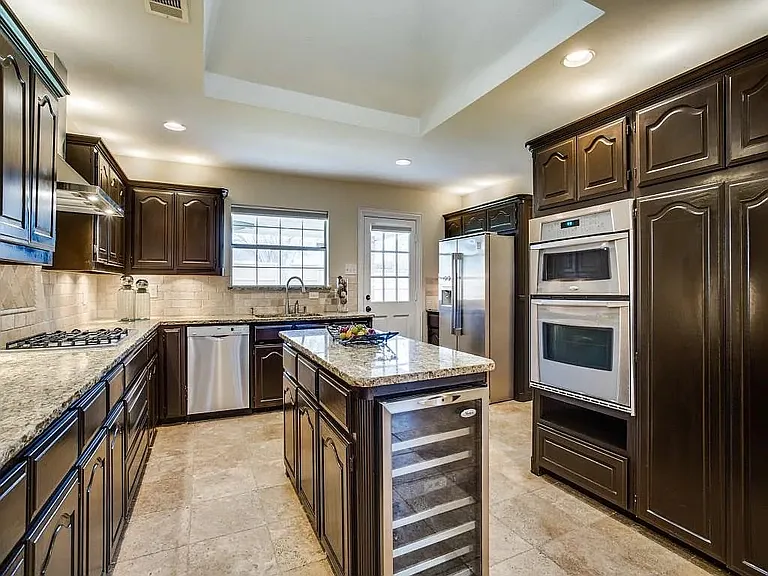 63 Remington Dr W — Photo 17