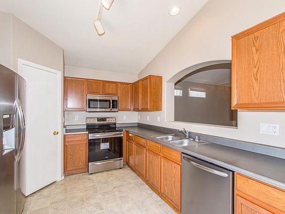 5th image of 12510 W Ash St