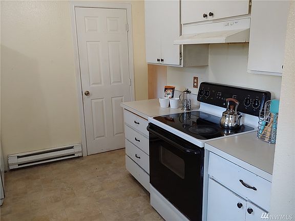 3rd image of 9049 Quinault Dr NE
