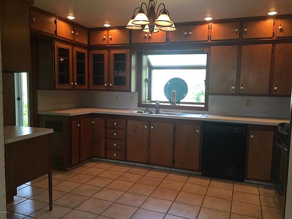 3rd image of 176 Higman Park Hl