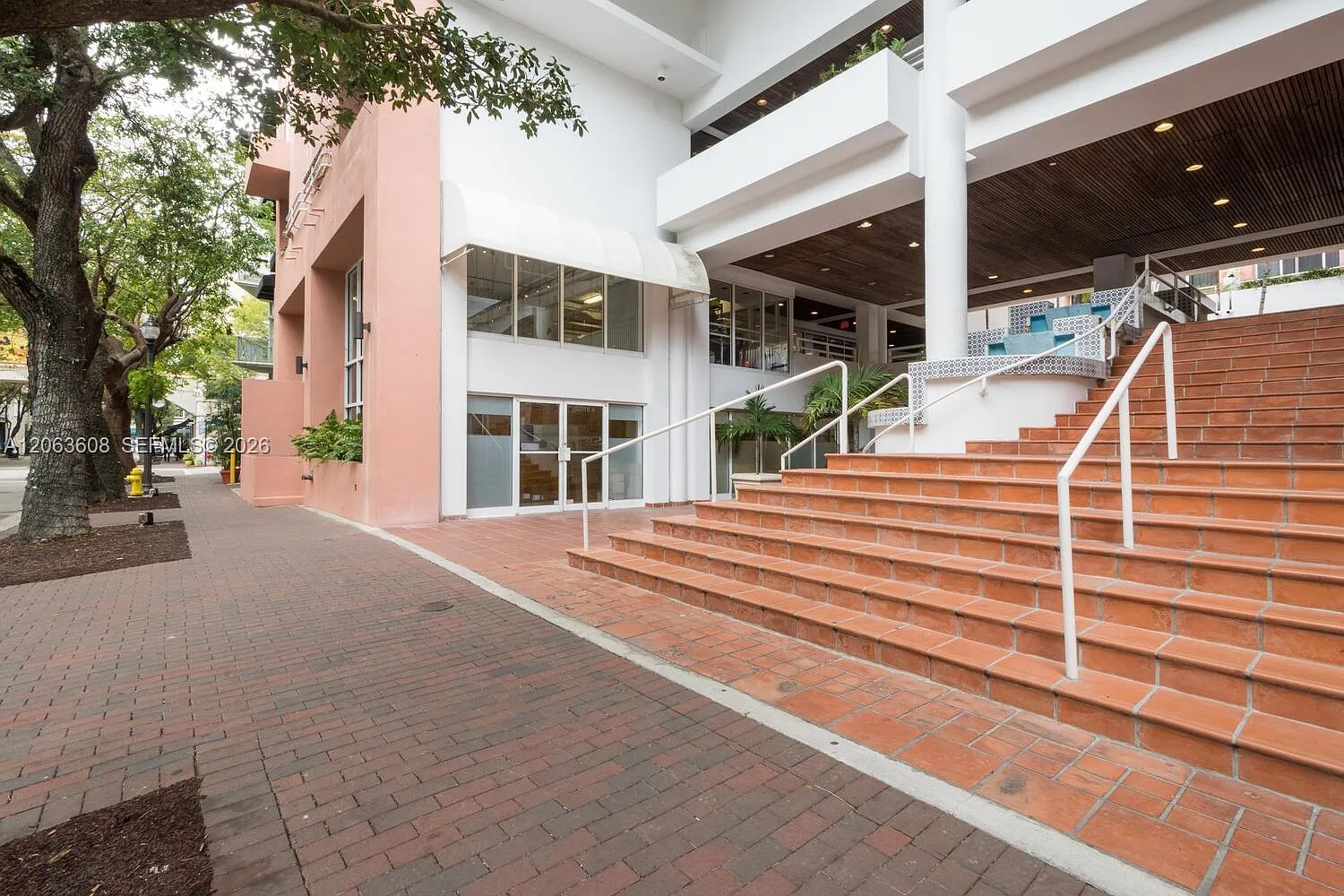 Grove Square Condo — Photo 2