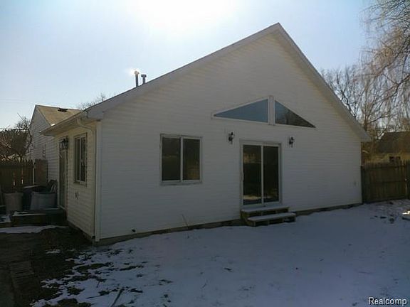 4th image of 5071 Lippincott Blvd