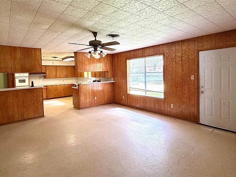 1410 S Circle St — Photo 3