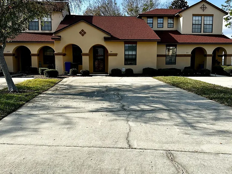 341 Redwood Ln — Photo 13