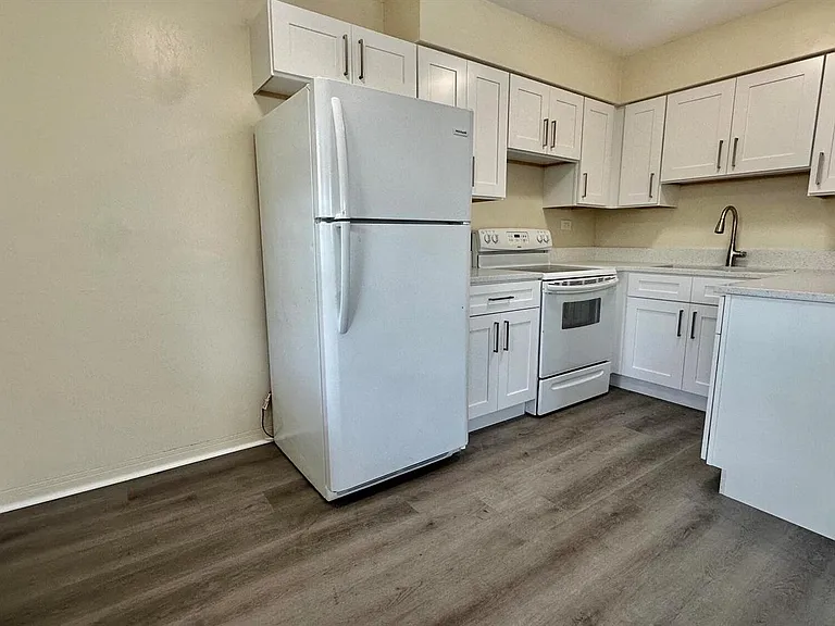 417 SE 12th Ct #8 — Photo 3
