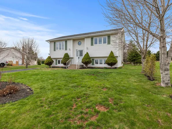 2 Kenwood Cir, Charlottetown, PE C1E 1Z8
