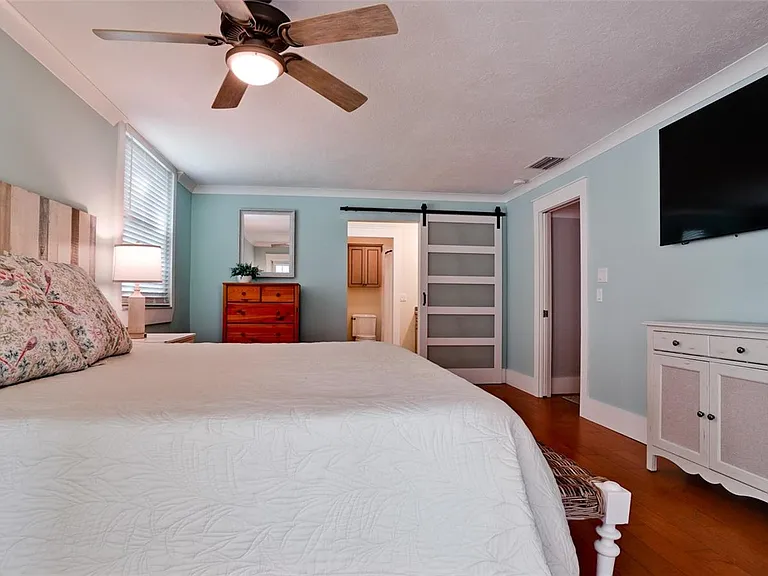 401 Palm Tree Dr — Photo 39