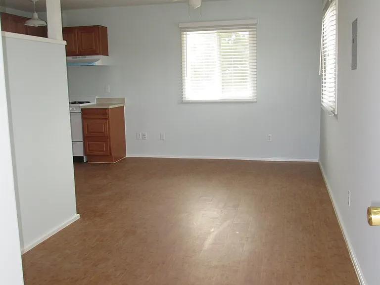 104A S Lippse Dr — Photo 2