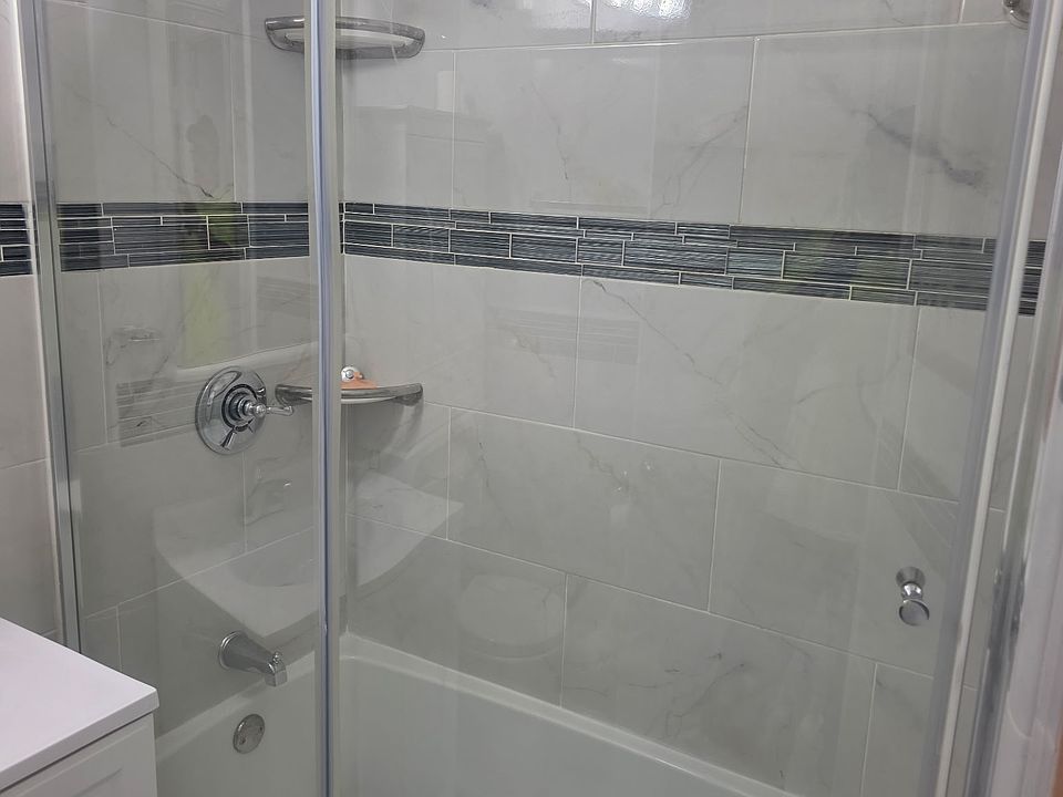 1st image of 400 Governors Dr APT 14