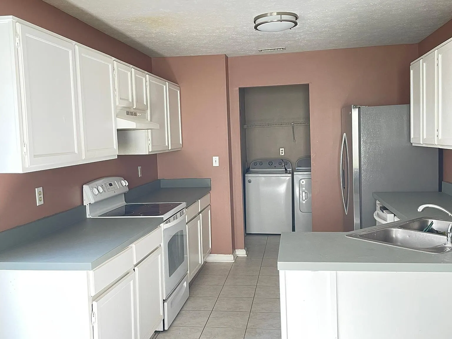 3 bed, 2.5 bath, 1623 sqft, $1,850 — Photo 2