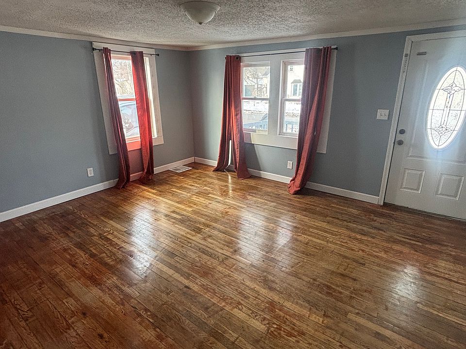 2nd image of 1005 W Collins St