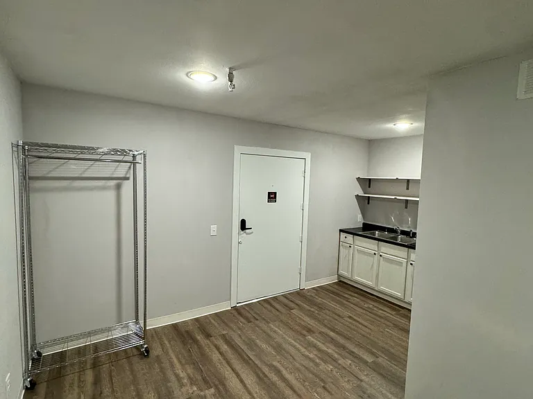 228 E Market St #101 — Photo 3