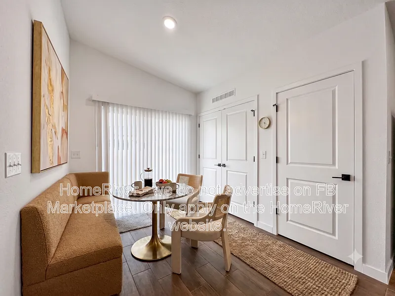 3 bed, 2.0 bath, 1707 sqft, $2,025 — Photo 2
