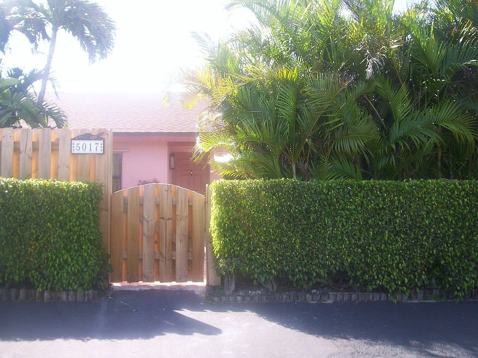 1st image of 5017 E Lakes Dr