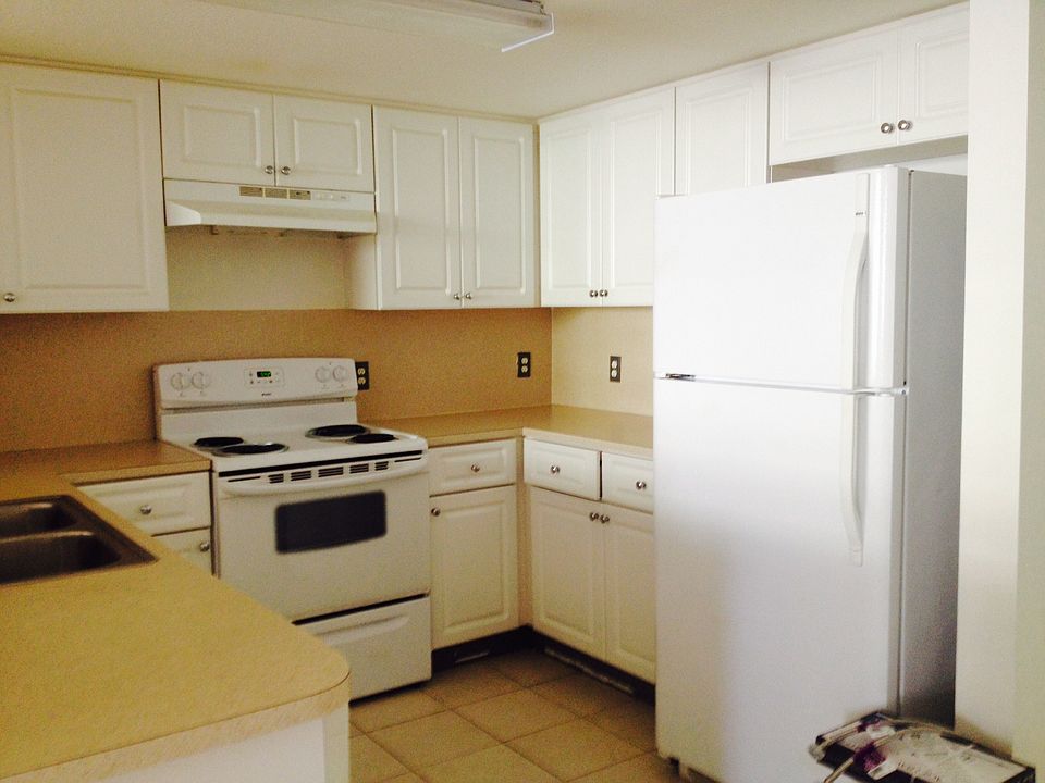full kitchen view