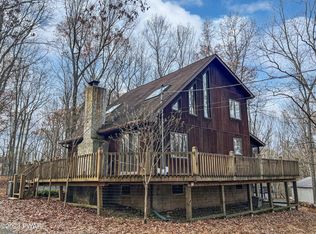 159 White Tail Cir, Hawley, PA 18428