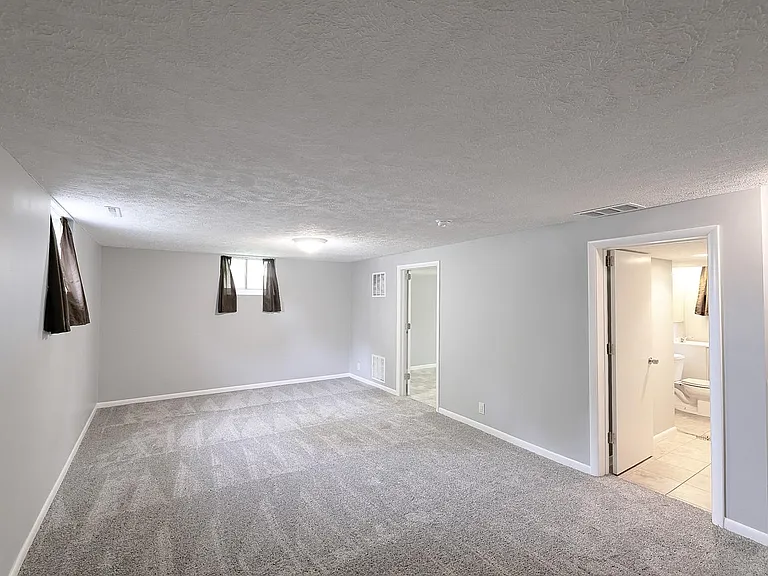 1025 Kent St — Photo 14