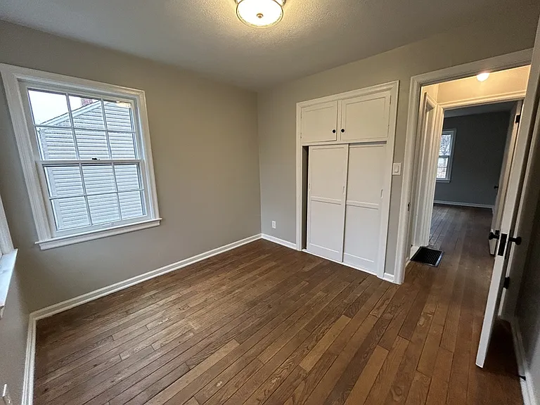 2022 Kentucky St — Photo 9
