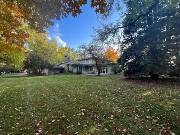 245 Park Dr, Manchester, IA 52057