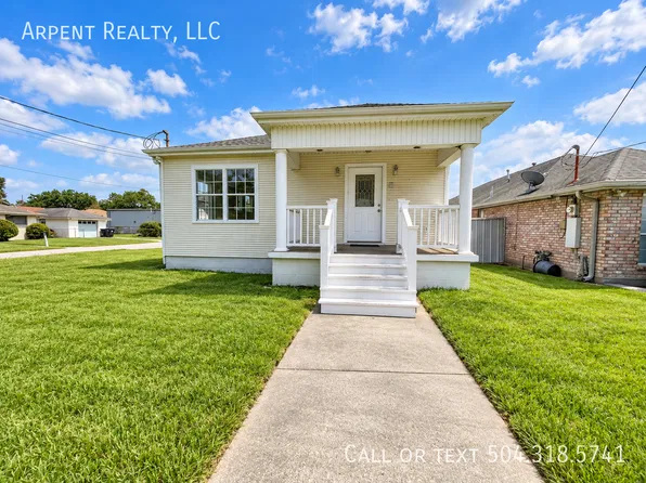 2121 Montesquieu St, Chalmette, LA 70043