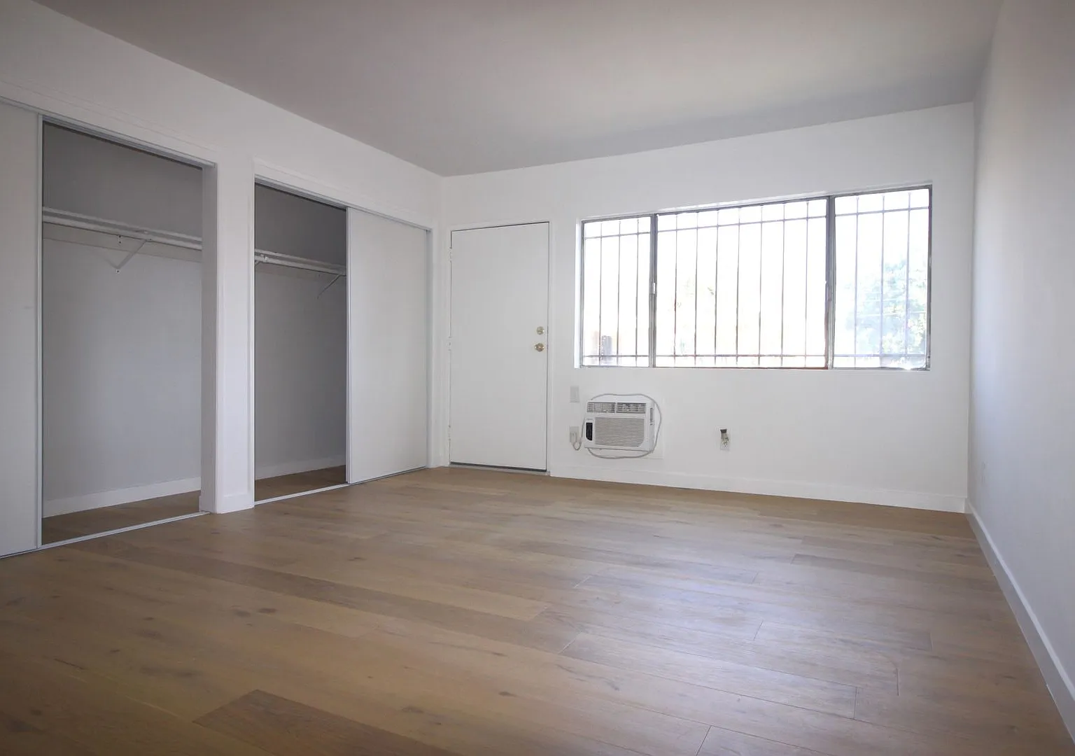 7121 Woodman Ave. — Photo 1