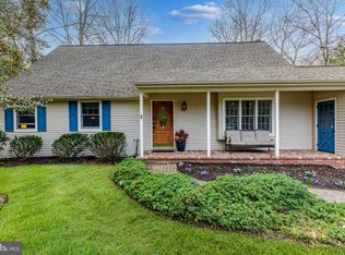 6 Friar Tuck Dr, Medford, NJ 08055