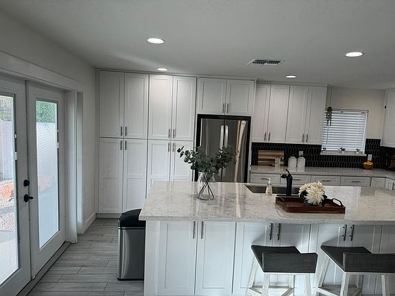 5th image of 1809 E Riviera Dr