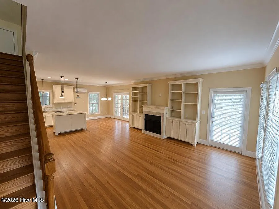 2 bed, 2.0 bath, 1848 sqft, $2,400 — Photo 2