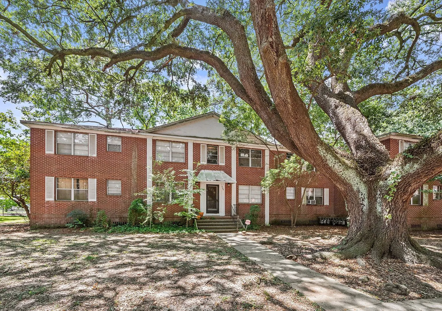 Great location in the Heart of Mid City! — Photo 1