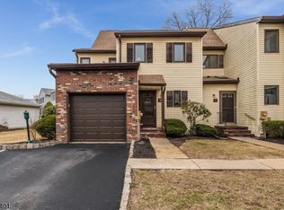 32 Coppermine Vlg #32, Flemington, NJ 08822