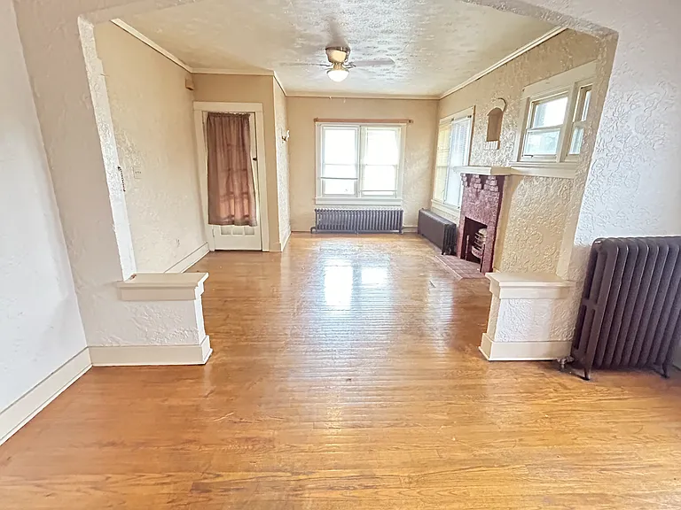69 Waverly Ave — Photo 2