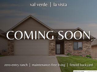 10619 Hillcrest Dr, La Vista, NE 68128