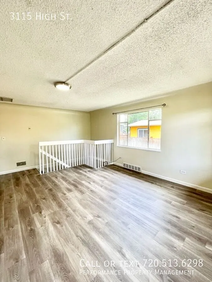 Spacious Four Bedroom 2 Bathroom With BONUS Room — Photo 3