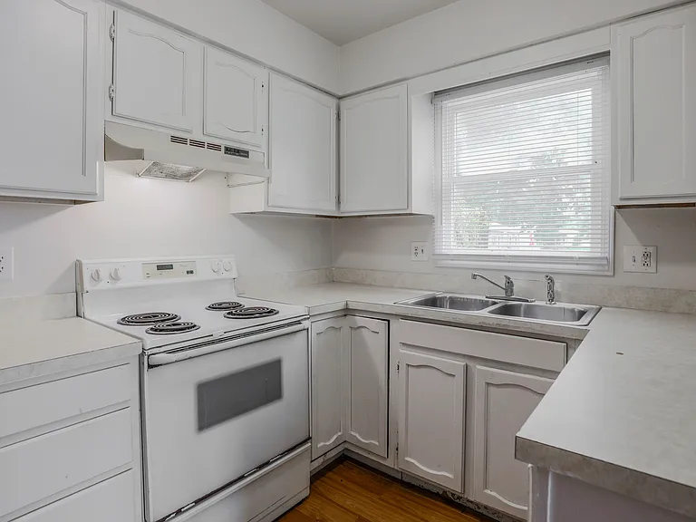 Tippecanoe Drive Apartments — Photo 2