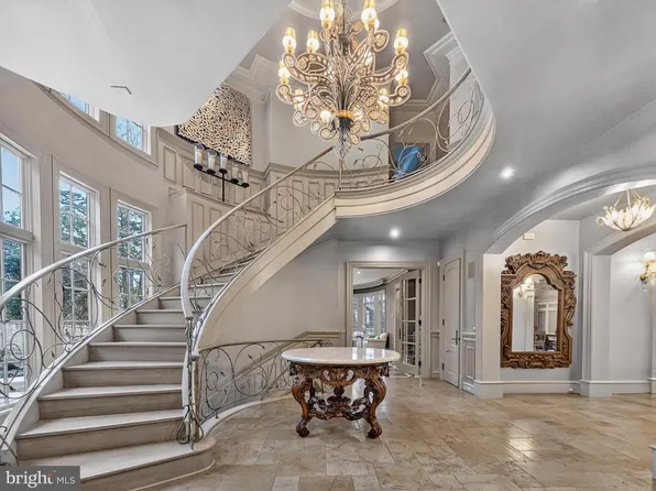 6413 Garnett Dr, Chevy Chase, MD 20815