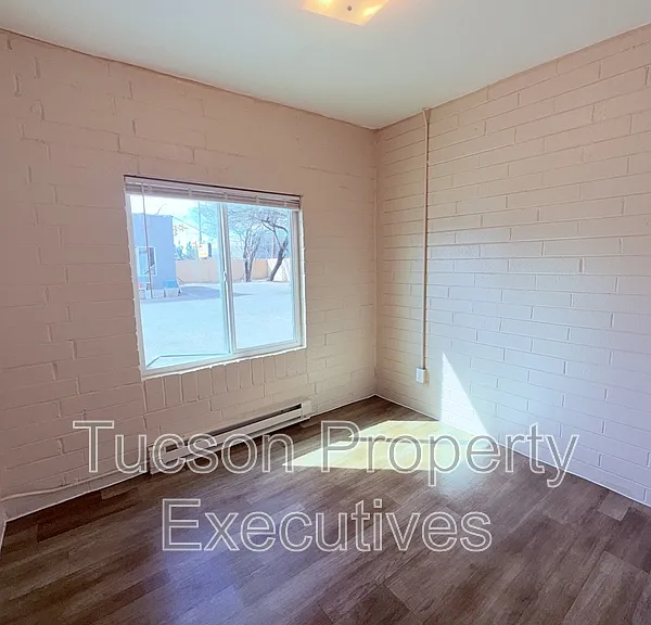 2411 S 6th Ave #8 — Photo 8