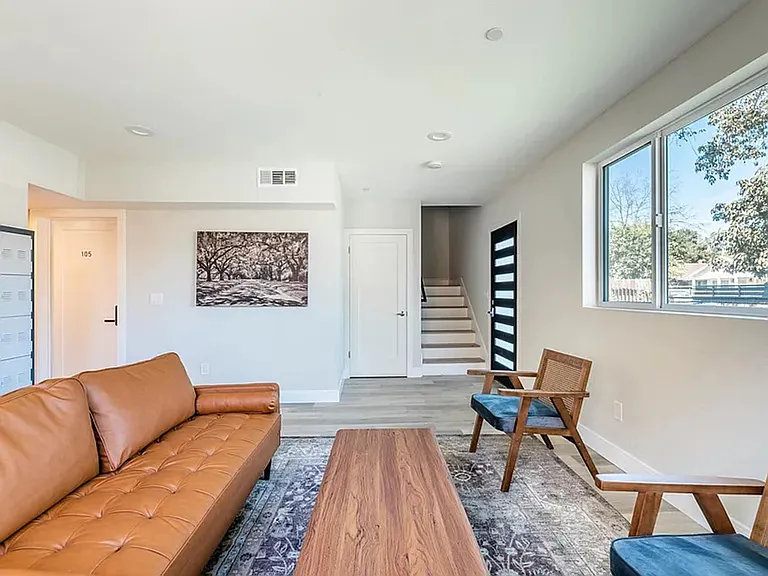 1458 W 37th Pl — Photo 5