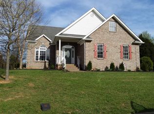 1402 Tucker Dr, Bardstown, KY 40004