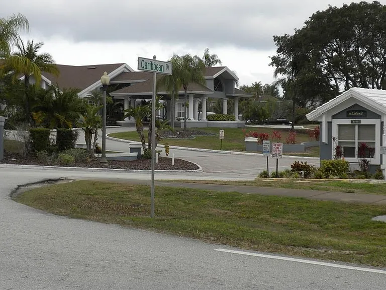 251 Caribbean Dr — Photo 2