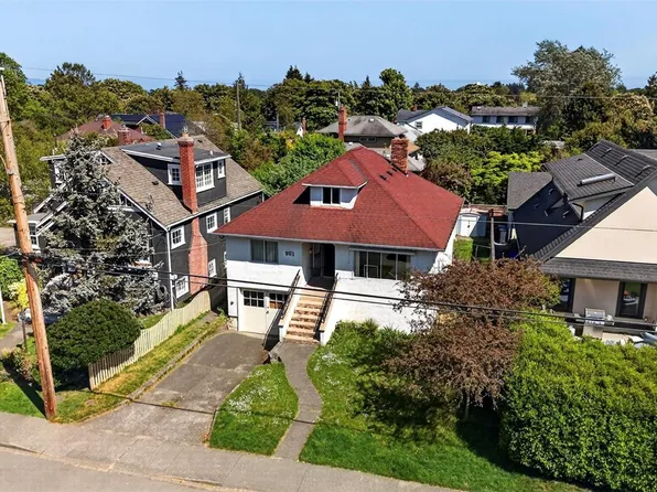 901 Victoria Ave, Oak Bay, BC V8S 4N5