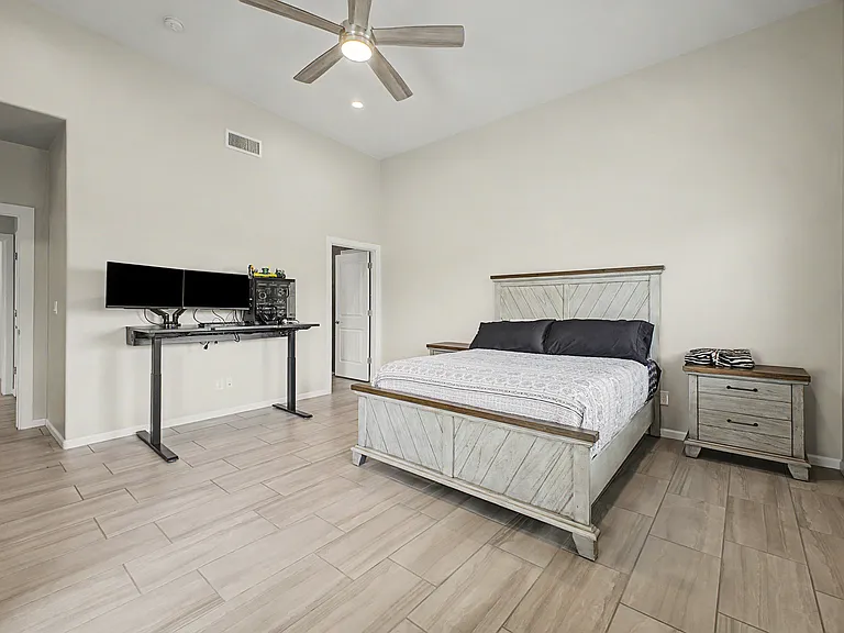 208 S Montgomery Pl — Photo 23