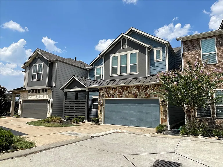 10418 Quiet Courtyard Rd — Photo 3