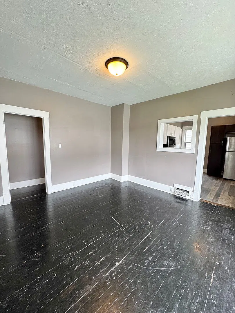 5148 Dodge St — Photo 3
