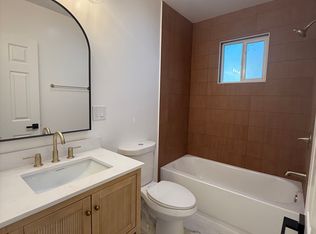 2128 Yosemite Dr, Los Angeles, CA 90041