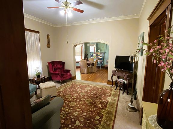 4th image of 113 S 12th St