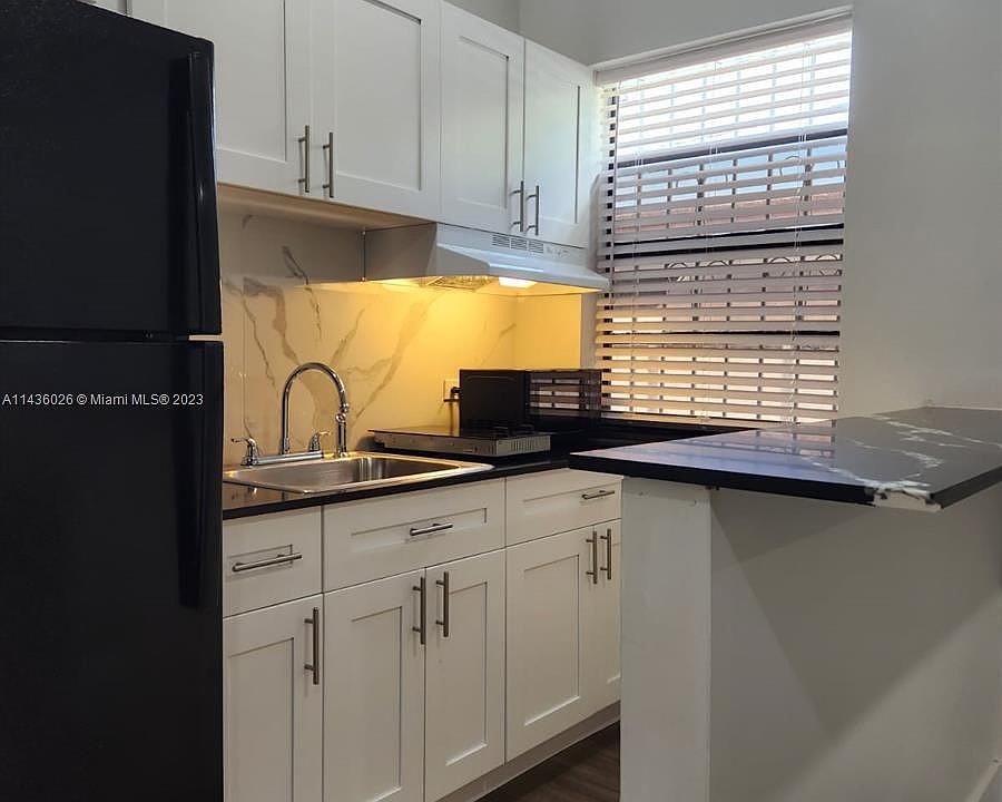 1st image of 520 E 44th St #1E