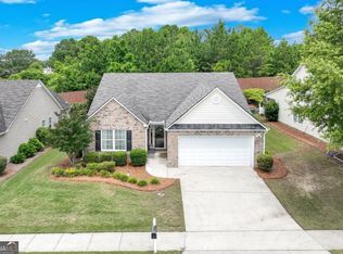 936 Village View Cir, Loganville, GA 30052